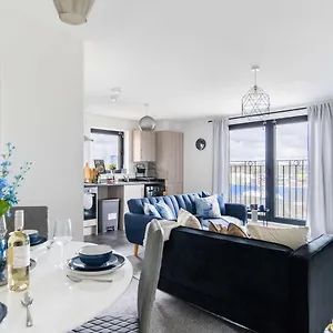 Apartment Livestay-new Private Building Minutes From Heathrow, Slough